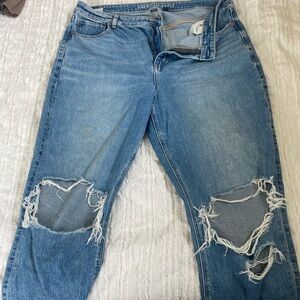 American Eagle Outfitters Women's Light Blue Ripped Boyfriend Jeans